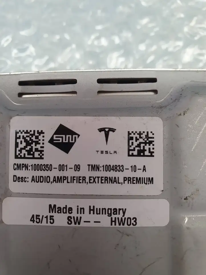 Tesla Model S (2016 - 2021) 100483310A Усилитель звука — фото 2