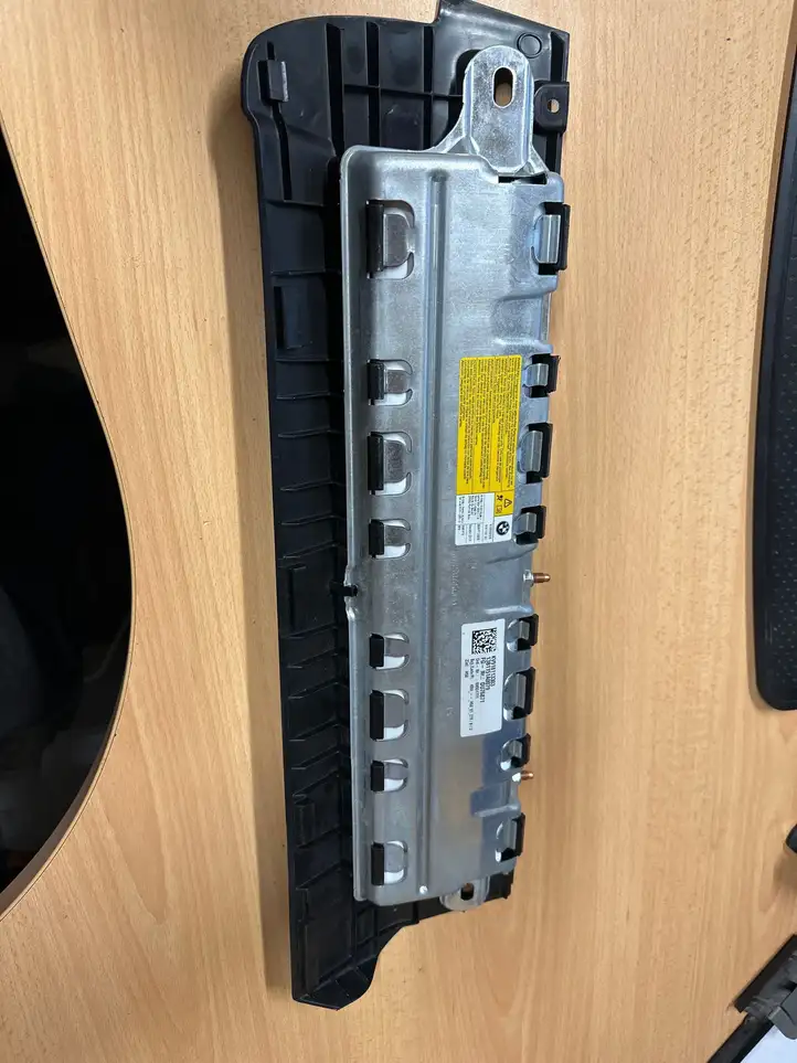 BMW 5 F10 F11 (2009 - 2016) KV918113303 Коленная подушка безопасности — фото 1