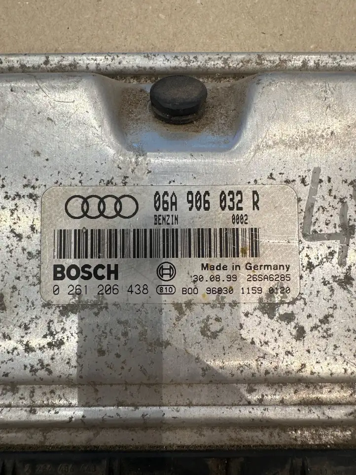 Audi A3/S3 8L (1996 - 2000) 06A906032R Блок управления двигателем (ЭБУ) — фото 2