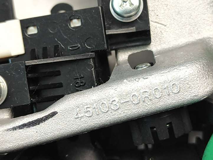 Toyota RAV 4 (XA30) (2006 - 2016)  451030R010 Руль