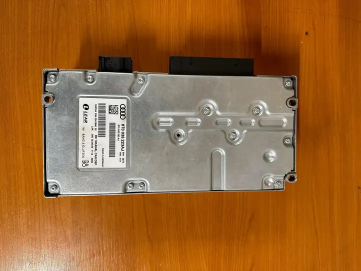 Audi A4 S4 B8 8K (2007 - 2011) 8T0035223AJ Усилитель звука — фото 3