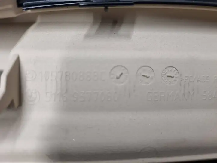 BMW 5 G30 G31 (2016 - ) 1057808880 Другая деталь консоли (туннеля) — фото 2