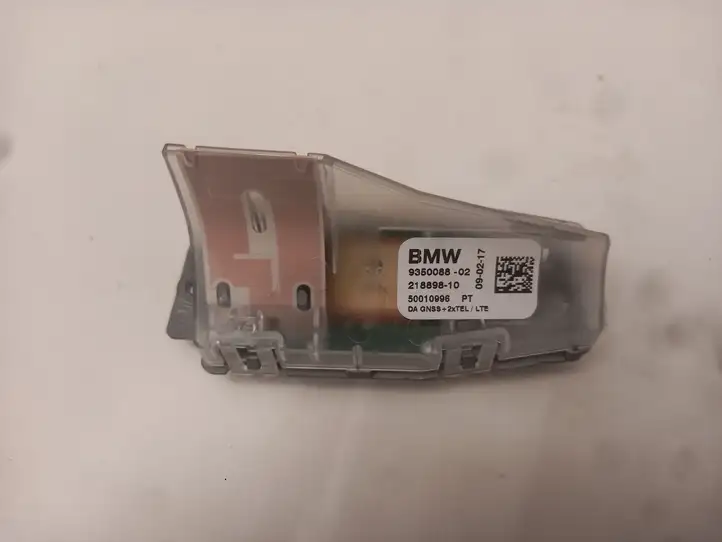 BMW M3 F80 (2014 - 2020) 9350088 GPS антенна — фото 4