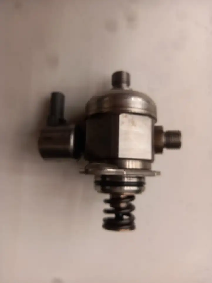 BMW M3 F80 (2014 - 2020) 7847204 Механический топливный насос — фото 2
