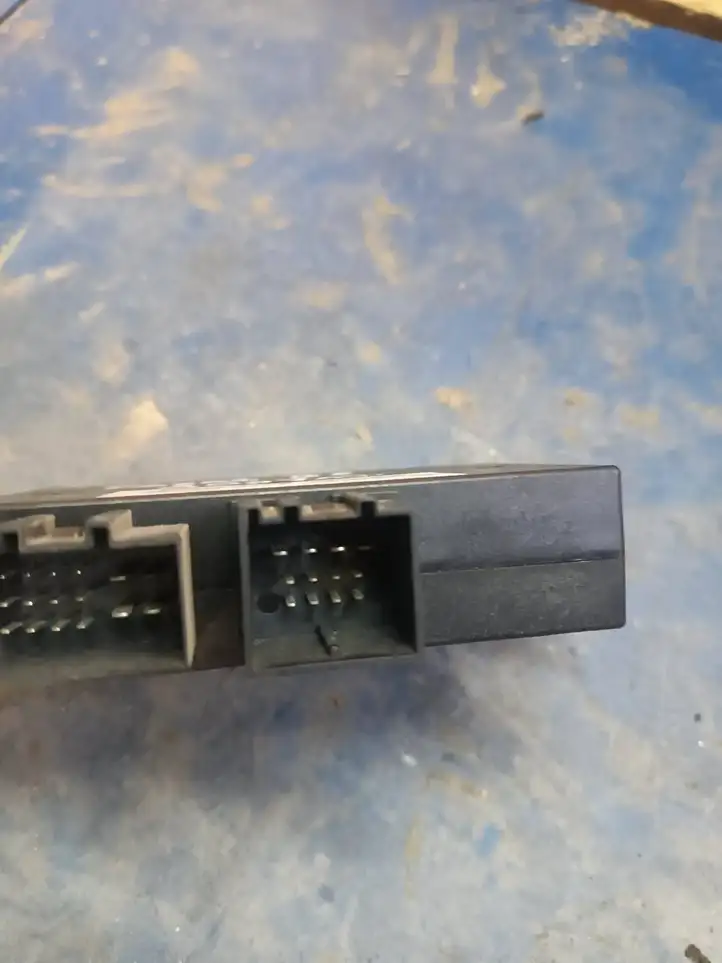 Volkswagen PASSAT B6 (2005 - 2010) 8P0907383 Блок управления фаркопом — фото 1