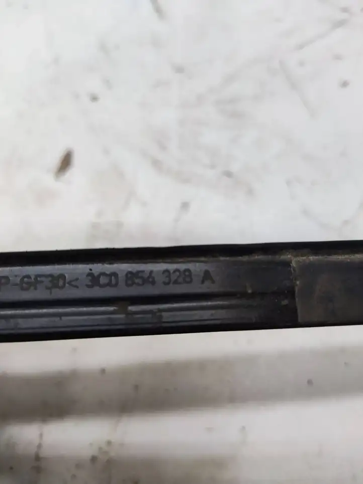Volkswagen PASSAT B6 (2005 - 2010) 3C0854328A Накладка стоек лобового стекла — фото 2