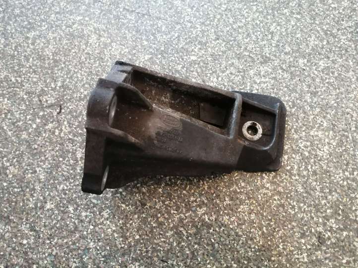 Land Rover Range Rover Sport (2005 - 2009)  KKU500580 Кронштейн