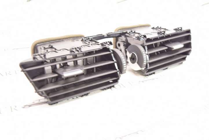 BMW X1 F48 F49 (2015 - 2022)  9292741 Центральный дефлектор