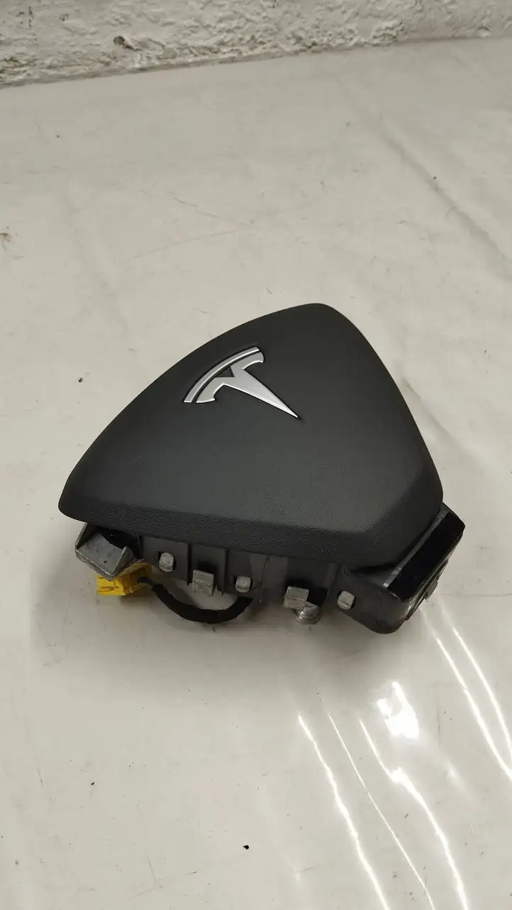Tesla Model S (2016 - 2021) 0589p1000895 Подушка безопасности руля — фото 2