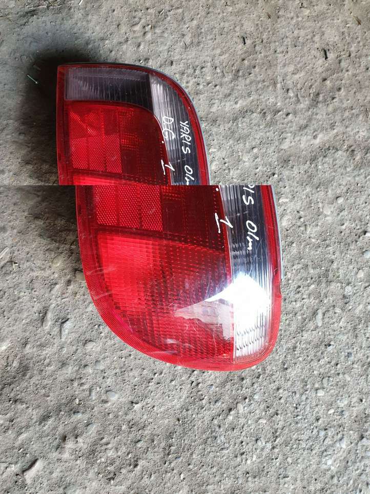 Toyota Yaris (1999 - 2003)   Задний фонарь в кузове