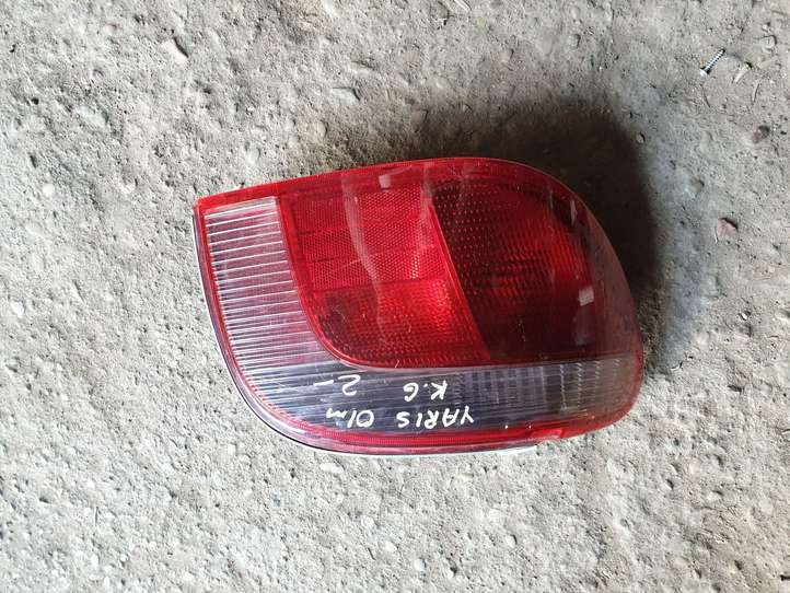 Toyota Yaris (1999 - 2003)   Задний фонарь в кузове