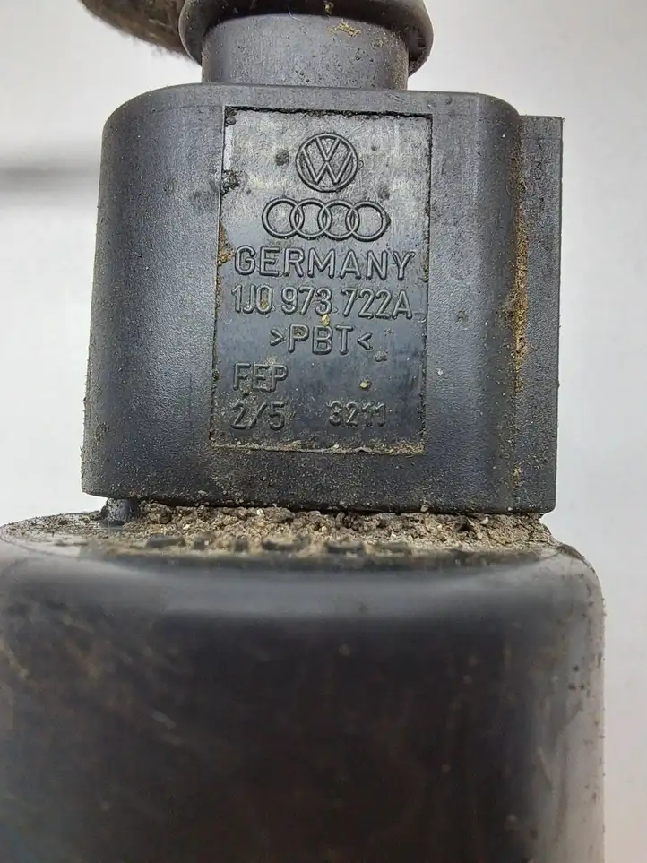 Audi A4 S4 B8 8K (2007 - 2011) 1J0973722A Насос омывателя фар — фото 3
