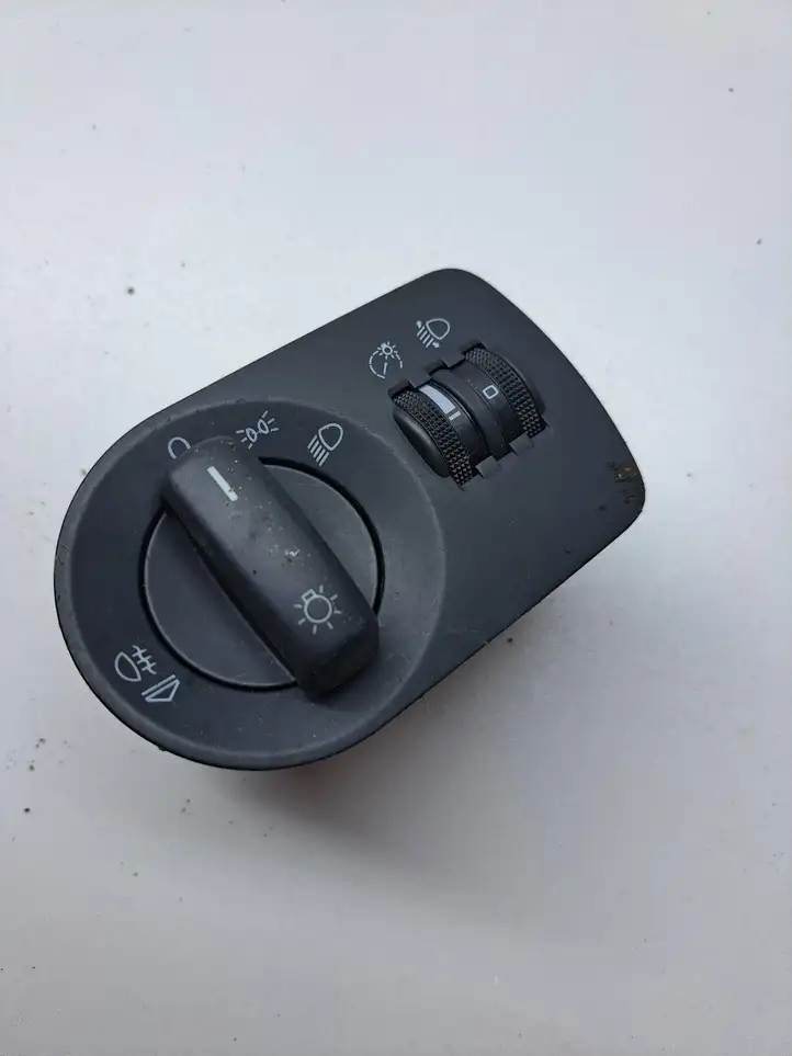 Audi A3/S3 8P (2004 - 2008) 8P1941531 Включатель фонарей — фото 1