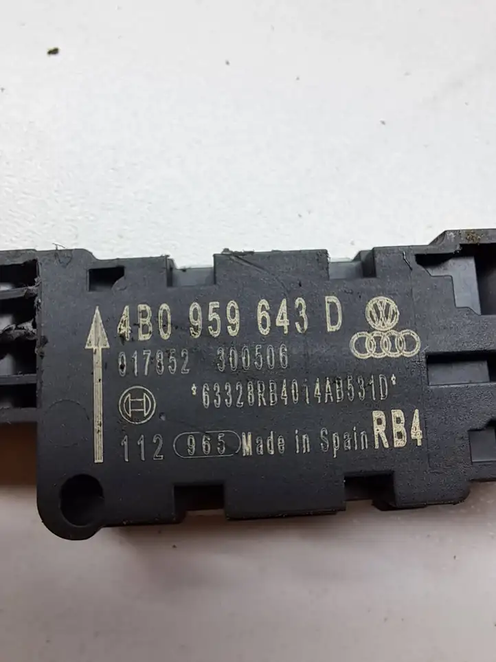 Audi A3/S3 8P (2004 - 2008) 4B0959643D Датчик удара SRS — фото 3