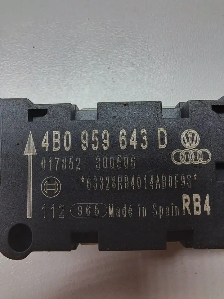Audi A3/S3 8P (2004 - 2008) 4B0959643D Датчик удара SRS — фото 3