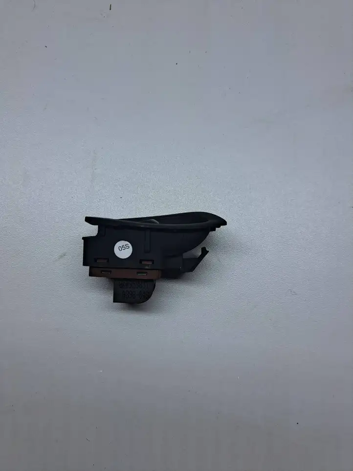 Audi A4 S4 B8 8K (2007 - 2011) 8K0959831 Кнопка закрытия крышки багажника — фото 2