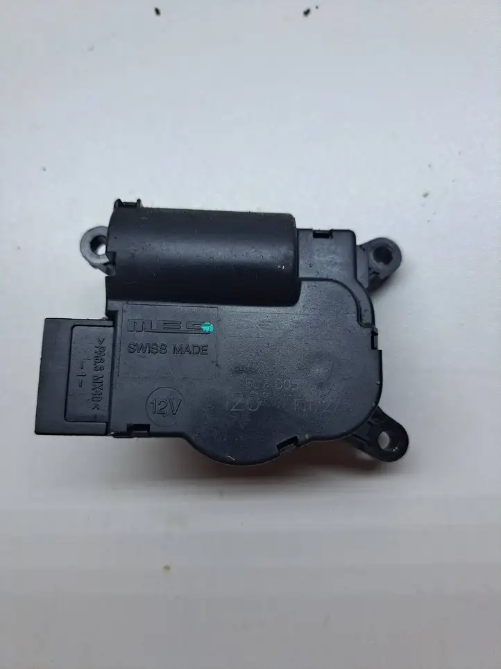 Volkswagen Touareg I (2002 - 2010) 52411483R04 Двигатель задвижки потока воздуха — фото 2