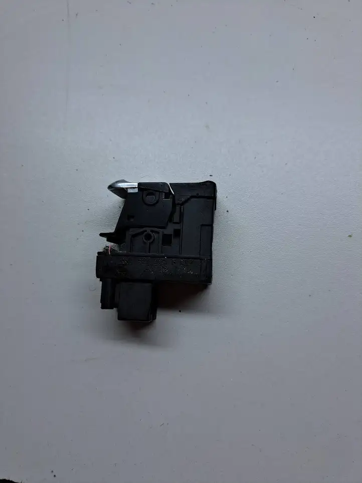 Audi A4 S4 B8 8K (2007 - 2011) 8K1927225B Кнопка ручного тормоза — фото 2