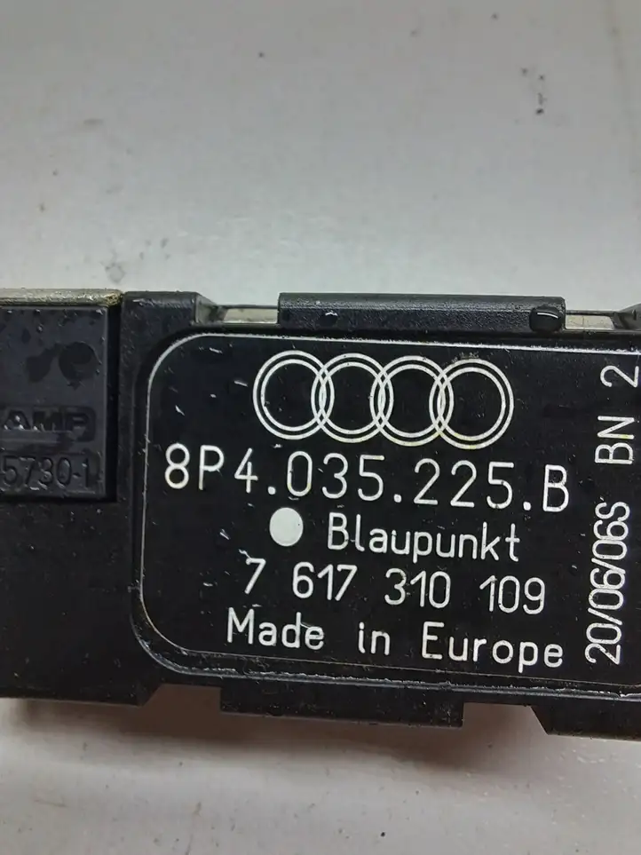 Audi A3/S3 8P (2004 - 2008) 8P4035225B Усилитель антенны — фото 3