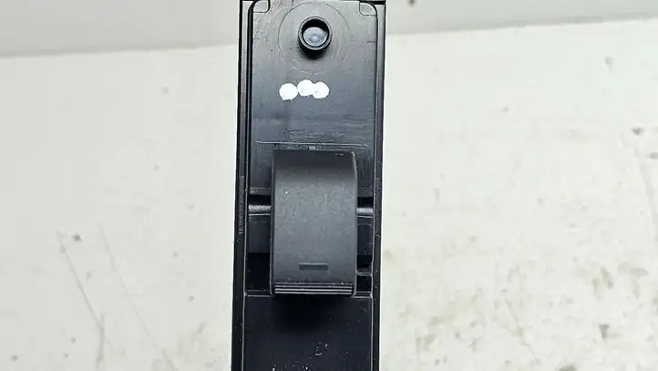 Mazda 6 (2007 - 2009) GS1D66380 Кнопка стеклоподъемников — фото 1