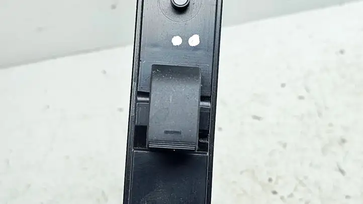 Mazda 6 (2007 - 2009) GS1D66370 Кнопка стеклоподъемников — фото 2