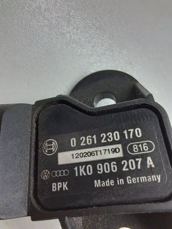 Volkswagen Golf VI (2009 - 2013) 1K0906207A Датчик давления воздуха впуска — фото 3