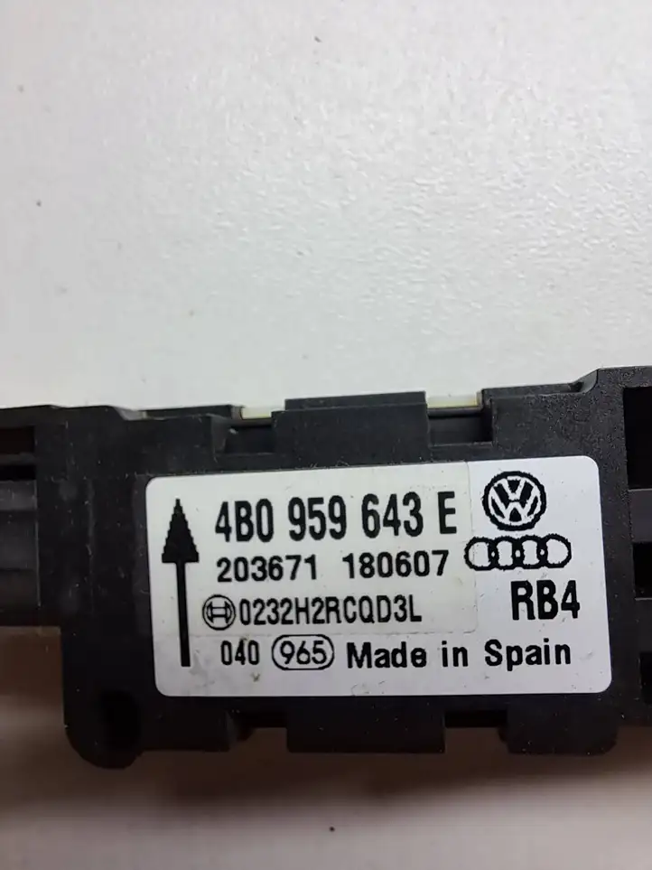 Volkswagen Touareg I (2002 - 2010) 4B0959643E Датчик удара SRS — фото 3