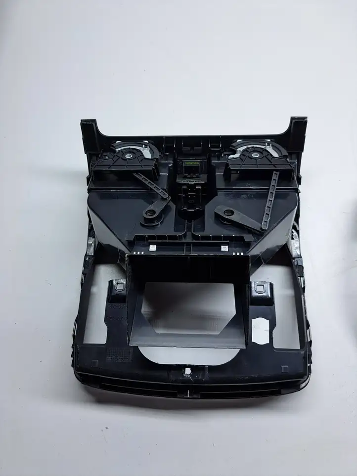 Volkswagen Jetta V (2005 - 2010) 1K0819735 Центральный воздушный дефлектор — фото 2