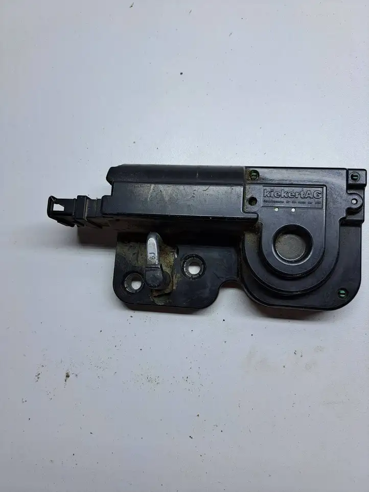 Volkswagen Touareg I (2002 - 2010) 7L0827511 Замок крышки багажника — фото 2