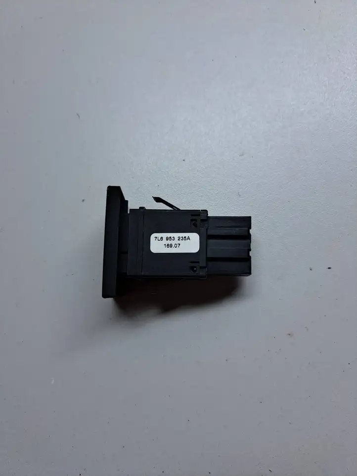 Volkswagen Touareg I (2002 - 2010) 7L6953235A Включатель аварийных фонарей — фото 2