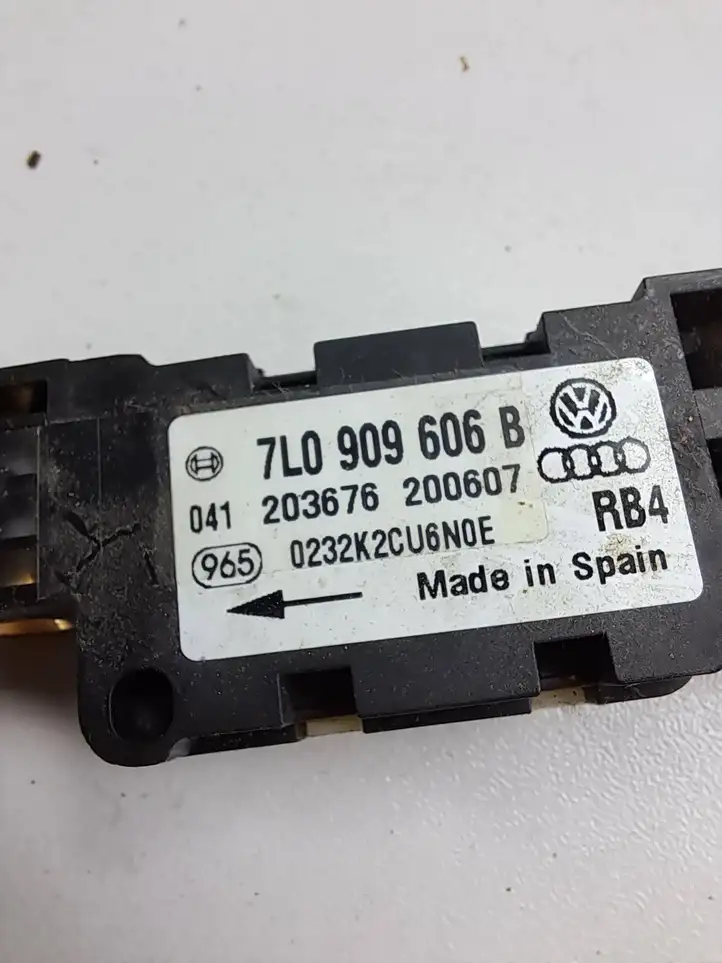 Volkswagen Touareg I (2002 - 2010) 7L0909606B Датчик удара SRS — фото 3