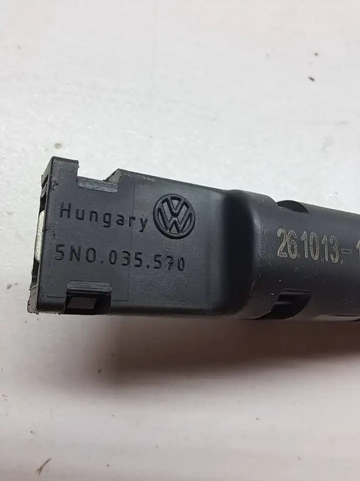 Seat Leon (5F) (2012 - 2019) 5N0035570 Усилитель антенны — фото 3