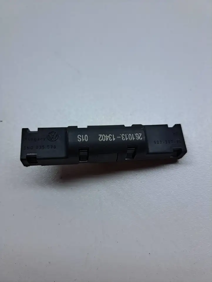 Seat Leon (5F) (2012 - 2019) 5N0035570 Усилитель антенны — фото 2