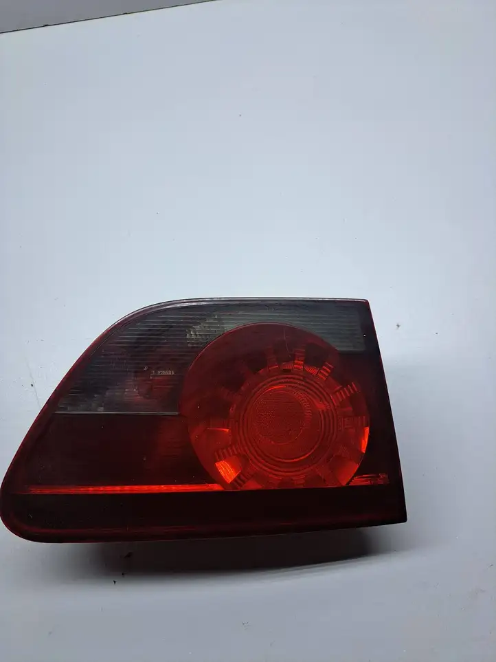 Seat Altea XL (2004 - 2015) 5P8945107B Задний фонарь в крышке багажника — фото 1