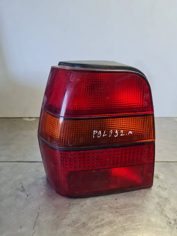 Volkswagen Polo III 6N 6N2 6NF (1994 - 2001) 867945257D Задний фонарь в кузове — фото 1