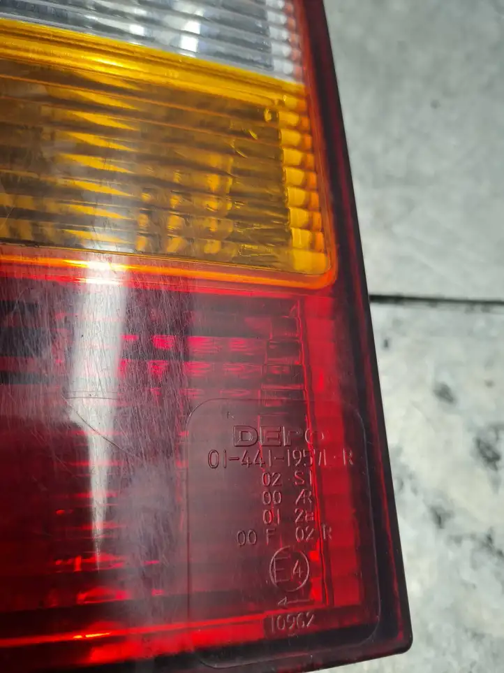 Volkswagen Transporter - Caravelle T5 (2003 - 2009) 084411957L Задний фонарь в кузове — фото 1