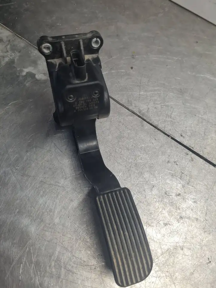 Volkswagen Crafter (2006 - 2016) A9063000304 Педаль акселератора — фото 1