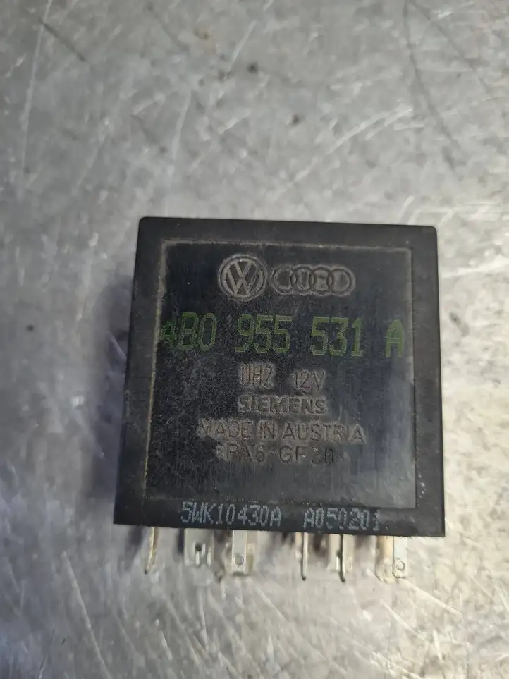 Volkswagen Golf IV (1998 - 2005) 4B0955531A Реле стеклоочистителей — фото 3