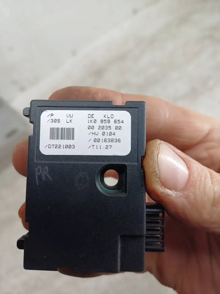 Volkswagen Touran I (2003 - 2010) 1K0959654 Датчик угла поворота руля — фото 5