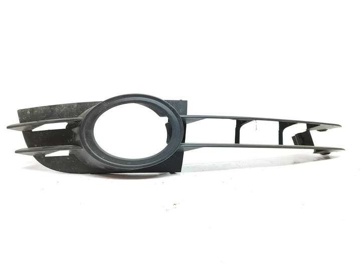 Audi A6 (2004 - 2008)  4F0807682 Декоративная решётка противотуманной фары
