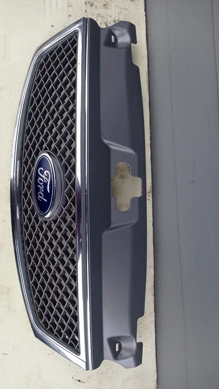 Ford Mondeo Mk III (2000 - 2007) 6S718A100BA Верхняя решетка радиатора — фото 1