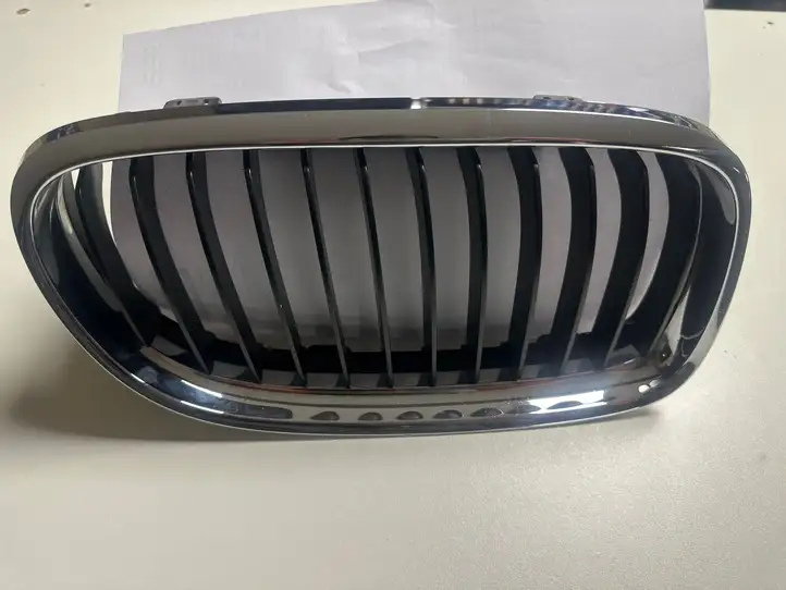 BMW 3 E90 E91 (2005 - 2012) 224059-10 Передняя решетка — фото 1