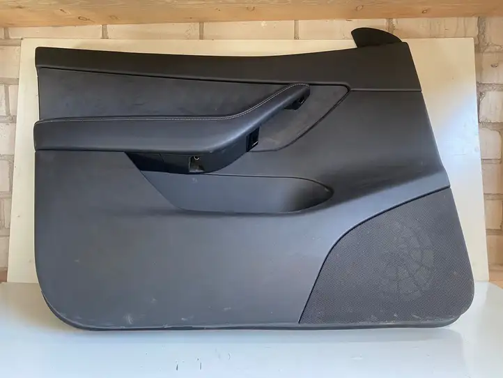 Tesla Model Y (2019 - 2024) 149820400A Прочая отделка передней двери — фото 1