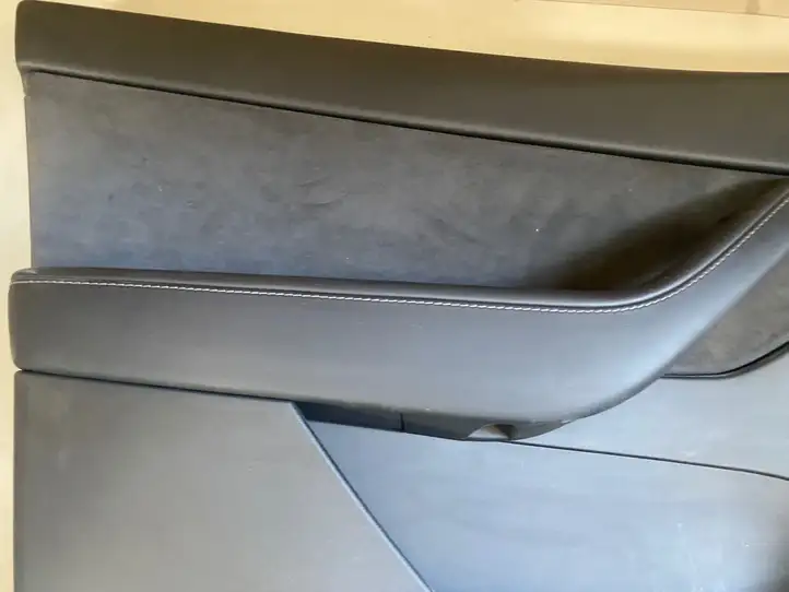 Tesla Model Y (2019 - 2024) 149820400A Прочая отделка передней двери — фото 2
