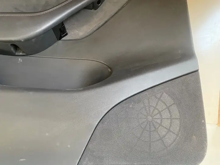 Tesla Model Y (2019 - 2024) 149820400A Прочая отделка передней двери — фото 5