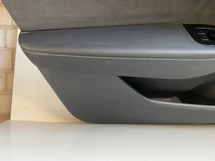 Tesla Model Y (2019 - 2024) 149820400A Прочая отделка передней двери — фото 7