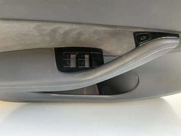 Tesla Model Y (2019 - 2024) 149820400A Прочая отделка передней двери — фото 8