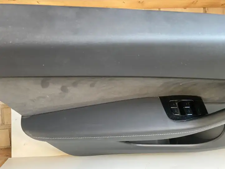 Tesla Model Y (2019 - 2024) 149820400A Прочая отделка передней двери — фото 9