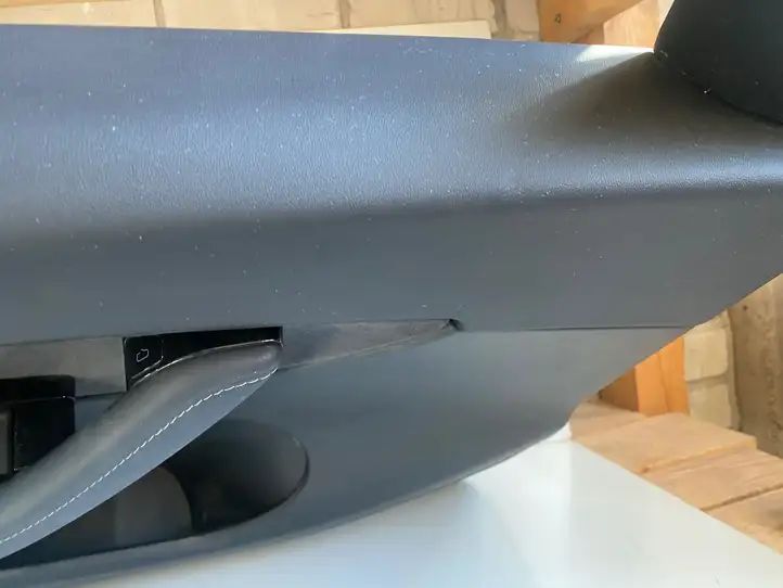 Tesla Model Y (2019 - 2024) 149820400A Прочая отделка передней двери — фото 10