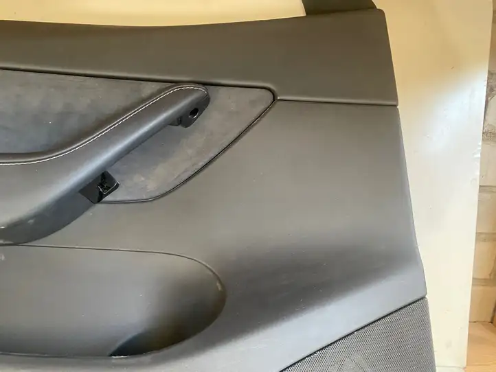 Tesla Model Y (2019 - 2024) 149820400A Прочая отделка передней двери — фото 11